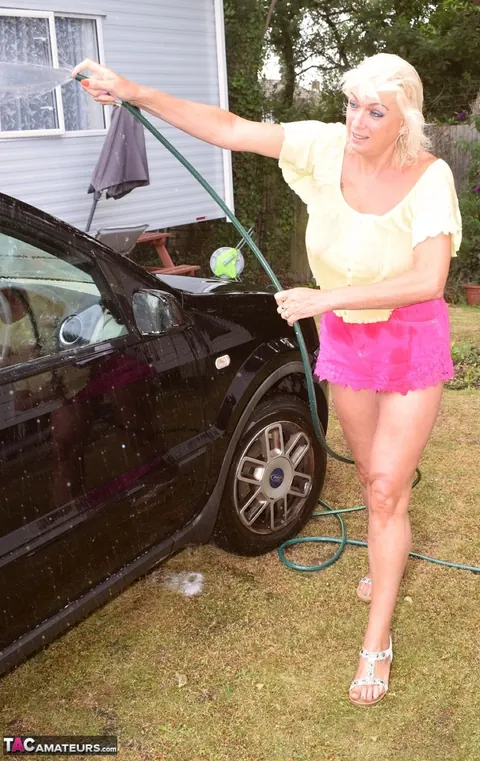 Mature Curvy Blonde Strips Out of Her Shorts Outdoors – photo 9 of 16