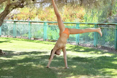 Amateur Strips Out of Her Shorts in the Backyard – photo 13 of 20