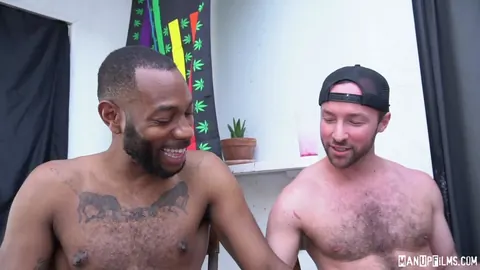 Two Men Kiss and Fuck in Interracial Sex – photo 7 of 21