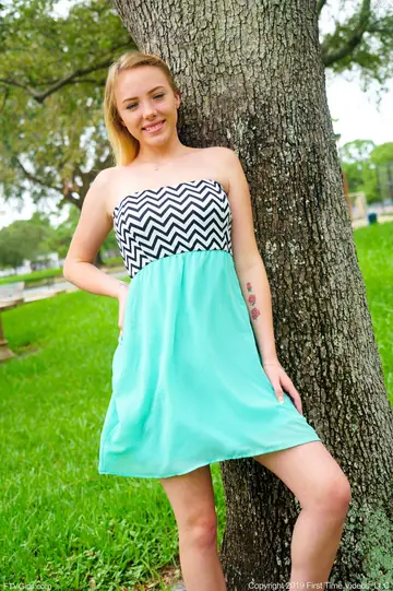 Petite Blonde Lifts Her Dress and Spreads Outdoors