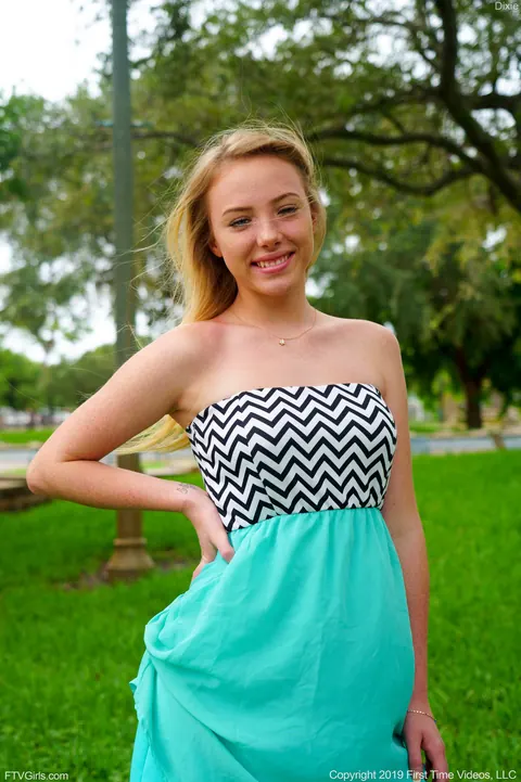 Dixie Lynn: Petite Blonde Lifts Her Dress and Spreads Outdoors – photo 2 of 21