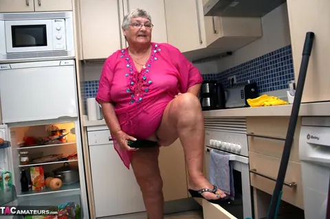 BBW Brunette Poses Nude in the Kitchen – photo 9 of 20