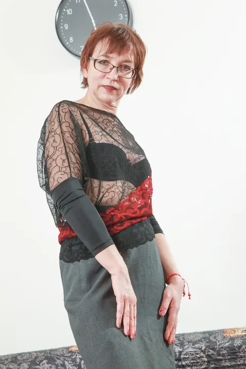Short-Haired Redhead MILF in Stockings Spreads Her Legs Wide – photo 1 of 21