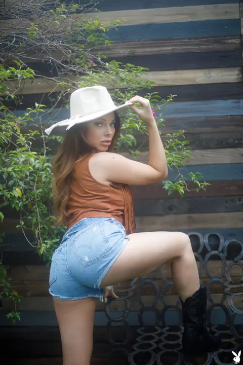 Curvy Redhead MILF Shows Off Her Nude Body Outdoors – photo 1 of 21