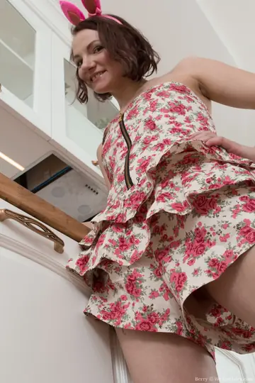 Woman Displays Her Hairy Pussy and Feet on the Kitchen Counter