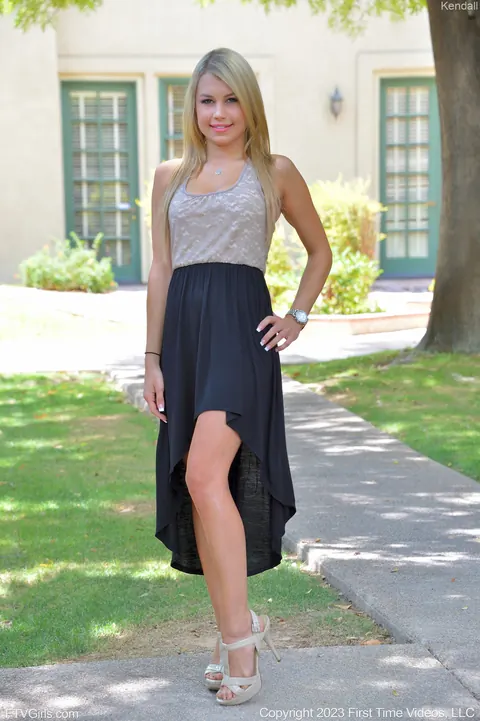 Blonde Amateur Strips and Spreads Her Legs Outdoors – photo 2 of 21