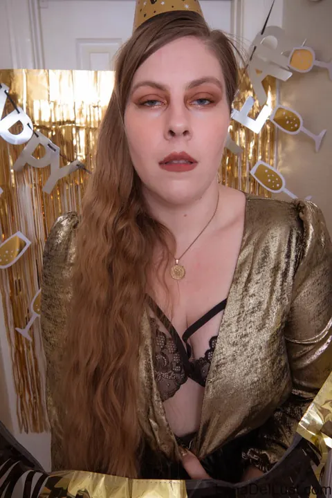 Lana Del Lust: Curvy Brunette Sucks Cock and Spreads Her Pussy – photo 3 of 15