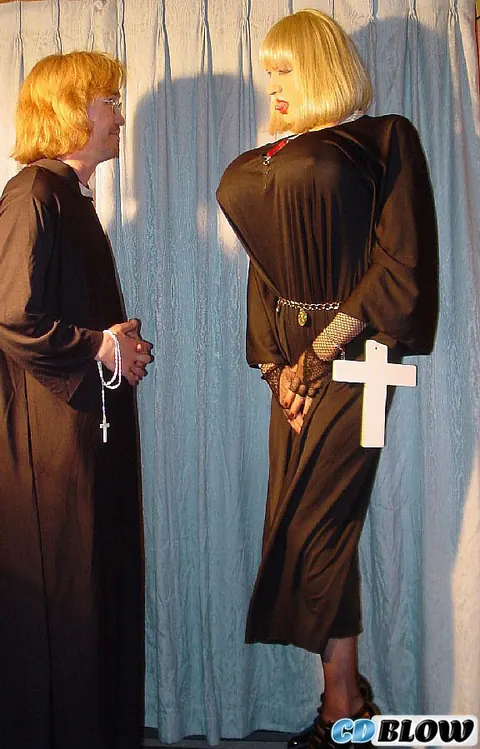 Trans Woman Undresses and Poses Nude in Full Length – photo 1 of 15