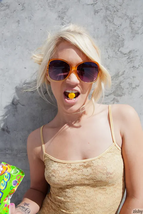 Tegan Summers: Dutch Blonde in Glasses Flaunts Her Tits Through Sheer Top – photo 2 of 11