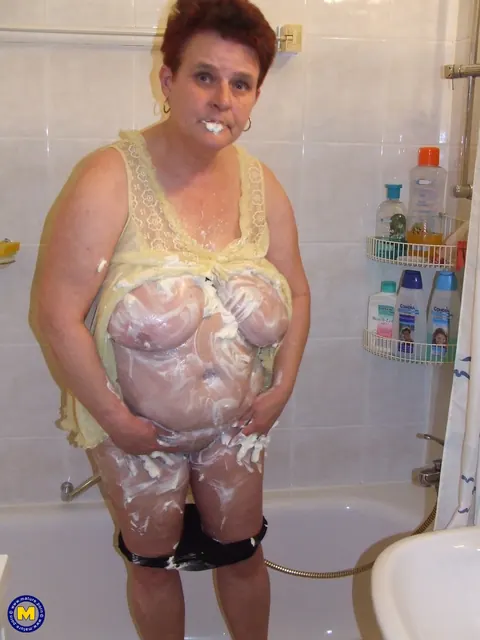 Curvy Mature Housewife Strips Nude in the Bathroom – photo 6 of 21