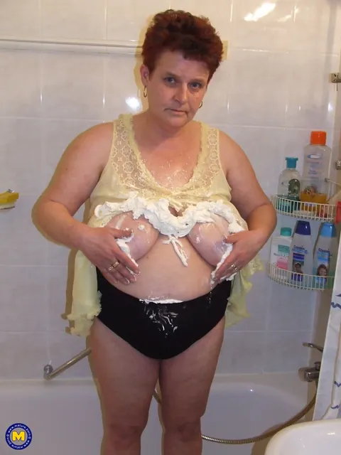 Curvy Mature Housewife Strips Nude in the Bathroom – photo 4 of 21