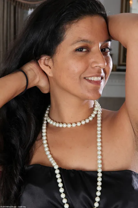 Julie Ann: Skinny Brunette MILF Poses and Shows Her Saggy Tits – photo 1 of 21