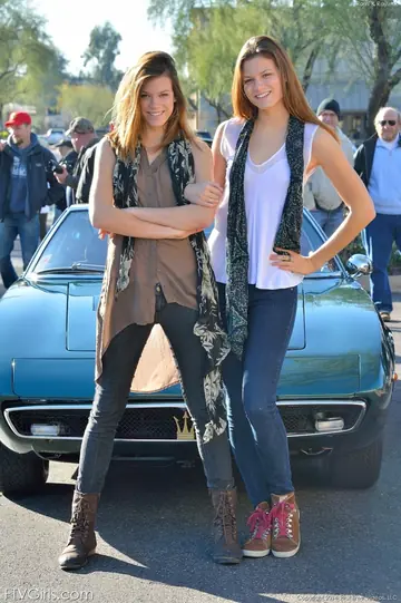 Raylene – Tall Athletic Latina Redheads Strip Out of Their Jeans in Public