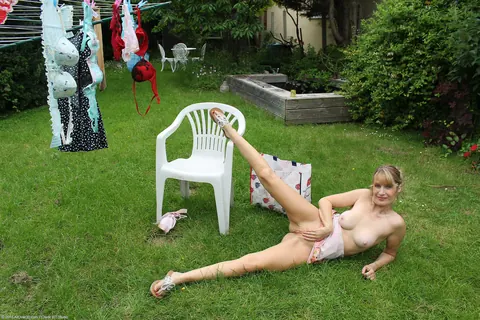 Blonde MILF Bares Her Big Tits and Spreads Her Pussy Outdoors – photo 19 of 20