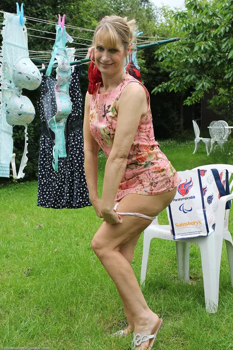 Blonde MILF Bares Her Big Tits and Spreads Her Pussy Outdoors – photo 4 of 20