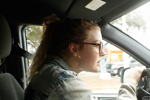 Amateur in Lingerie and Glasses Poses in a Car – photo 1 of 12