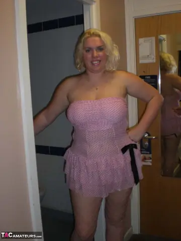 Curvy Blonde MILF Fucks in Heels on the Bed