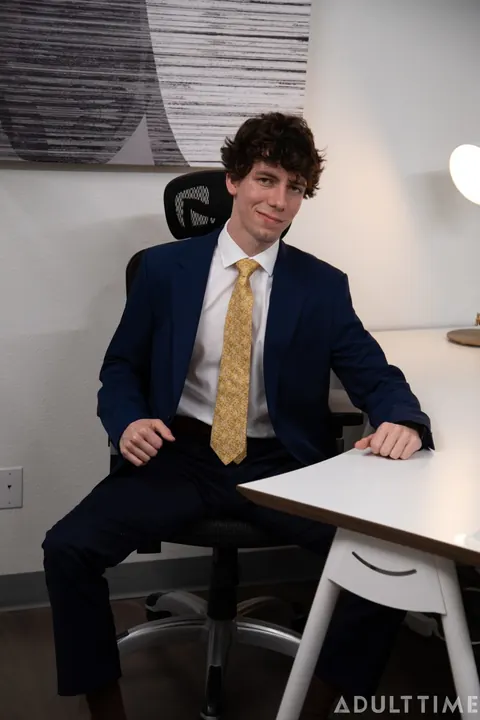 Two Curly Brunette Men Kiss and Fuck in the Office – photo 2 of 21