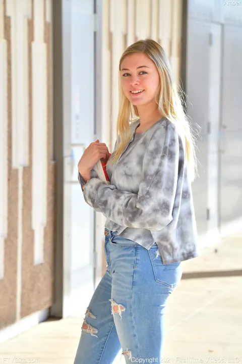 Amber Moore: Tall Blonde Strips Out of Her Jeans and Lingerie in Public – photo 12 of 20