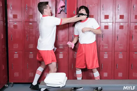Penny Barber: Blonde and Brunette MILFs Take Facials in the Gym Threesome – photo 5 of 21