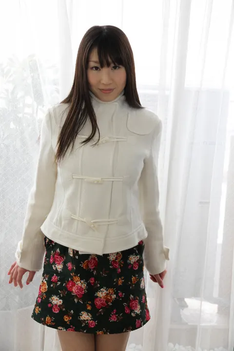 Asian Brunette Takes a Creampie in the Bedroom – photo 1 of 21
