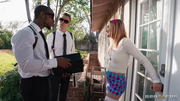 Charlie Forde – Short-Haired Blonde Australian Sucks and Fucks Interracial Group Outdoors