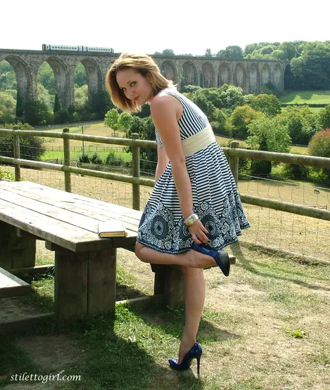 Tall Blonde Shows Off Her High Heels on Picnic Table – photo 16 of 16