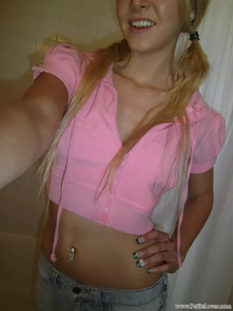 Elle Blue: Petite Blonde Amateur in Shorts Spreads Her Shaved Pussy – photo 1 of 16