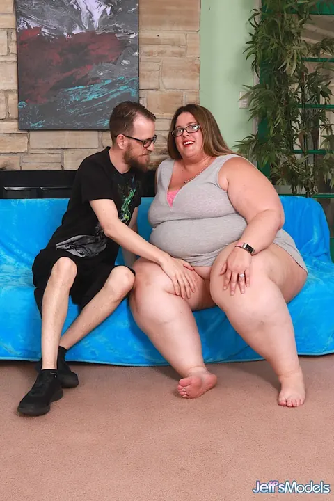 Erin Green: Tall Curvy MILF in Lingerie Gets Fucked by Her Partner – photo 12 of 21