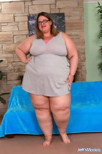 Erin Green – Tall Curvy MILF in Lingerie Gets Fucked by Her Partner