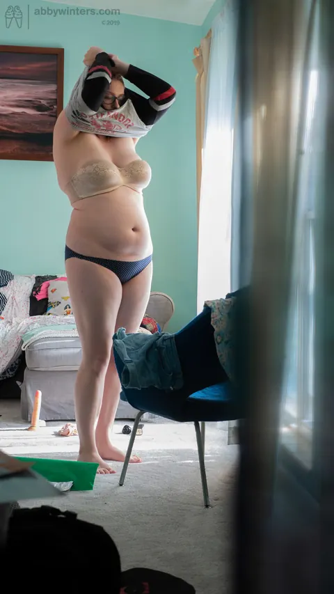 BBW Australian Redhead Strips Out of Her Shorts – photo 11 of 20