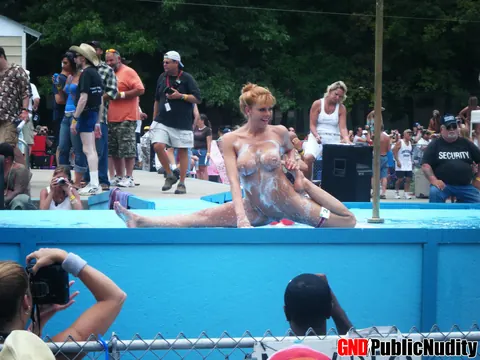Busty Woman Strips Off Her Skirt Under the Open Sky – photo 10 of 12