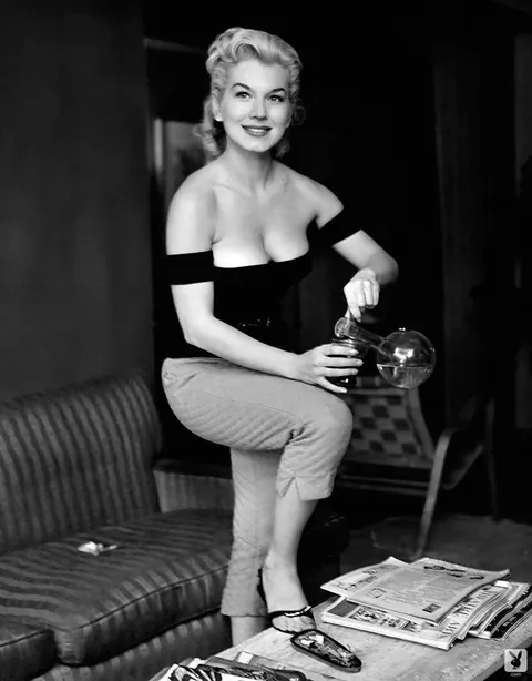 Marian Stafford: Blonde Model Poses Nude Showing Her Natural Tits – photo 13 of 14