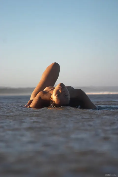 Asian Beauty Poses Nude on the Beach – photo 4 of 21