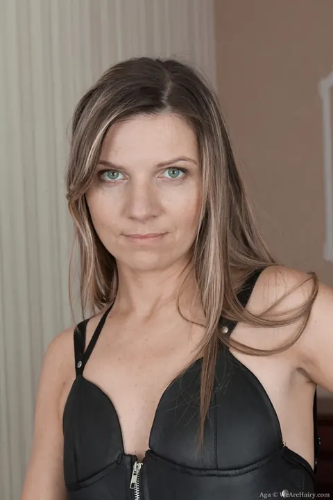 Slim Woman Strips and Spreads Her Hairy Pussy – photo 1 of 17