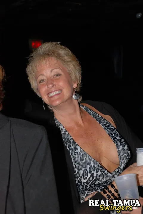 Dee Delmar: Tall MILF with Big Tits Undresses and Spreads for Her Man – photo 4 of 20