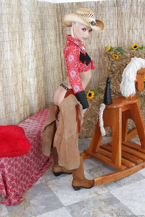 Jayda Diamonde: Thick Blonde in Costume and Boots Toys Her Asshole – photo 1 of 16