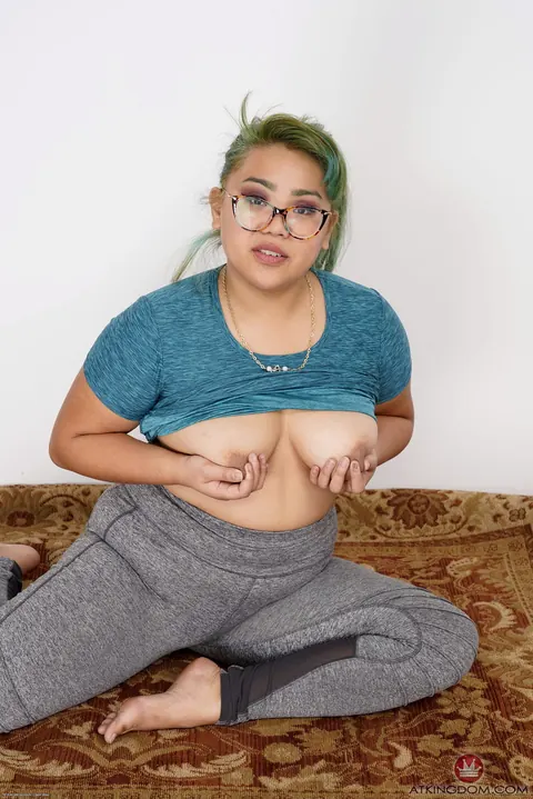 Chubby Asian MILF in Glasses Spreads Her Pussy – photo 8 of 20