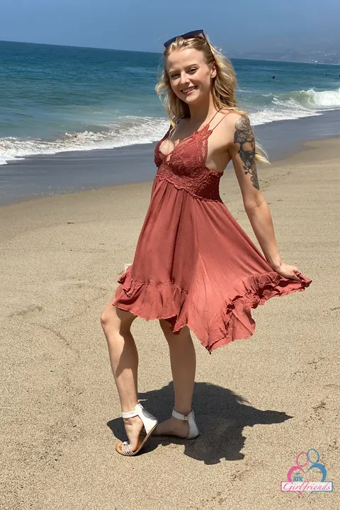 Paris White: Petite Blonde Amateur Gets Creampied on a Public Beach – photo 13 of 21