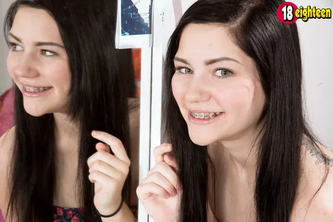 Karly Baker: Thick Brunette Peels Off Her Shorts – photo 3 of 16