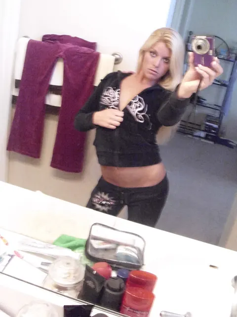 European Blonde Snaps Selfies Spreading Her Shaved Pussy – photo 13 of 16