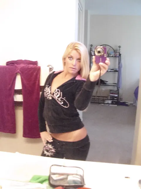 European Blonde Snaps Selfies Spreading Her Shaved Pussy – photo 1 of 16