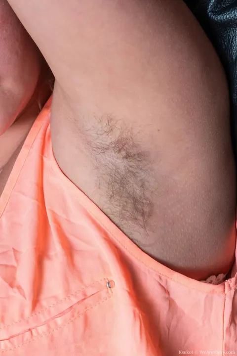 British Blonde Spreads Her Hairy Pussy and Fingers Herself – photo 3 of 21
