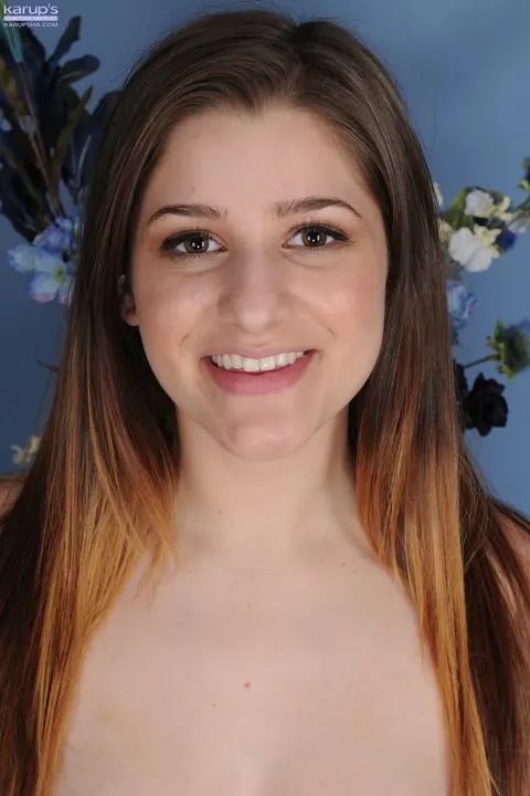 Teddi Rae: Petite Brunette Strips Out of Her Lingerie and Spreads Her Ass – photo 20 of 21