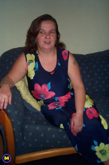 Mature Curvy Brunette Toys Her Pussy in the Bathroom