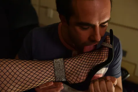 Brooke Beretta: Thick Brunette MILF Gives a Footjob in Fishnet Bodysuit – photo 11 of 20