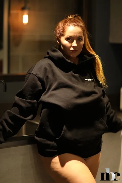 Lucy Collett: British BBW Redhead Flaunts Her Big Ass in the Kitchen – photo 2 of 20