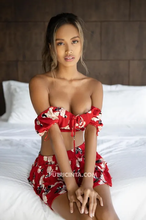 Putri Cinta: Petite Asian Brunette Strips Out of Her Skirt and Spreads – photo 18 of 20