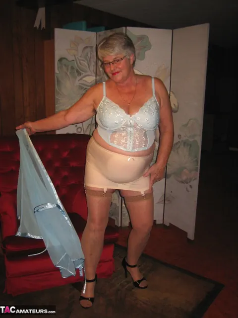BBW in Lingerie and Stockings Reveals Her Hairy Pussy – photo 9 of 20