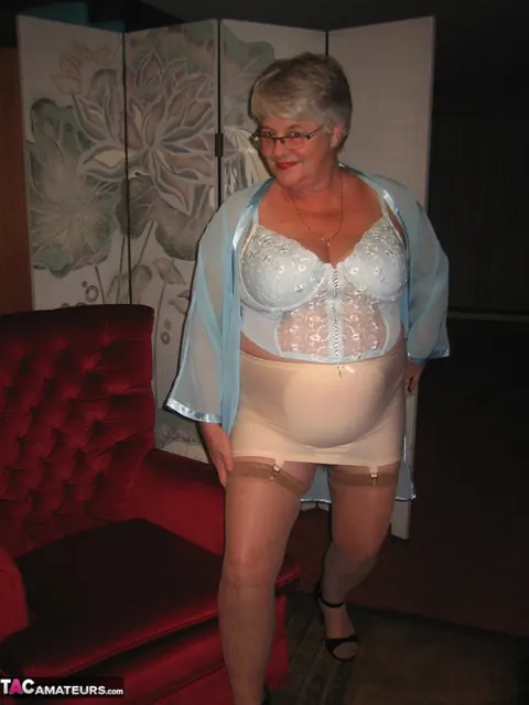 BBW in Lingerie and Stockings Reveals Her Hairy Pussy – photo 3 of 20